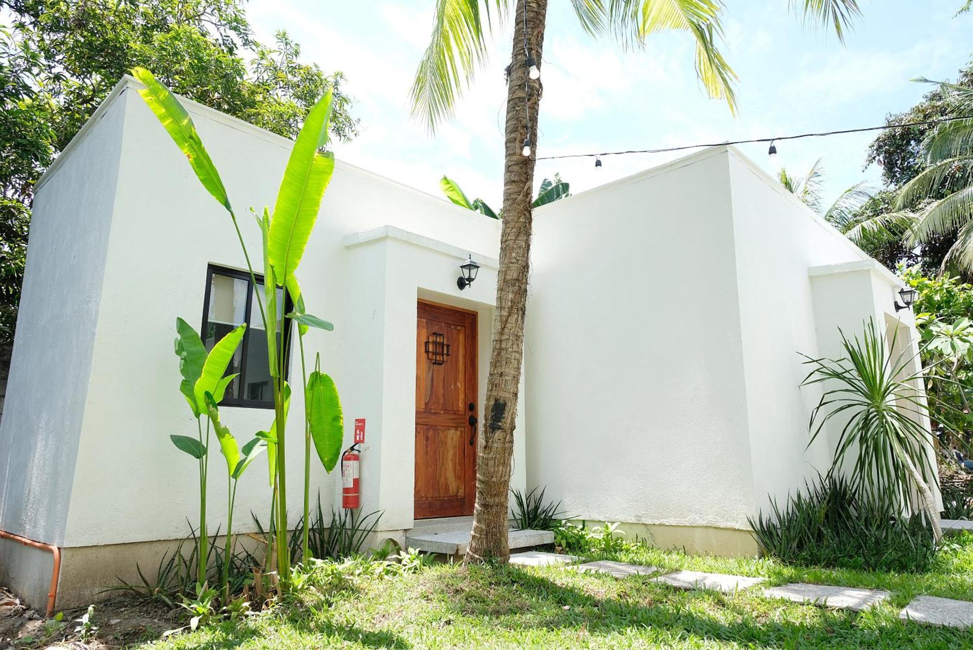 Mad Monkey Dumaguete Hostel Dumaguete City Exterior photo