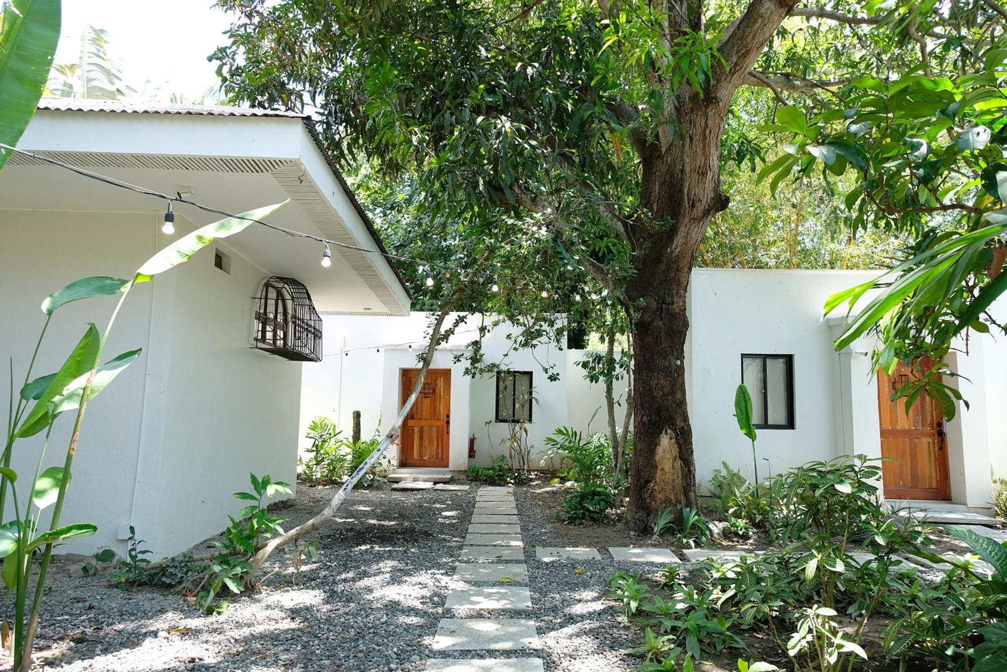 Mad Monkey Dumaguete Hostel Dumaguete City Exterior photo